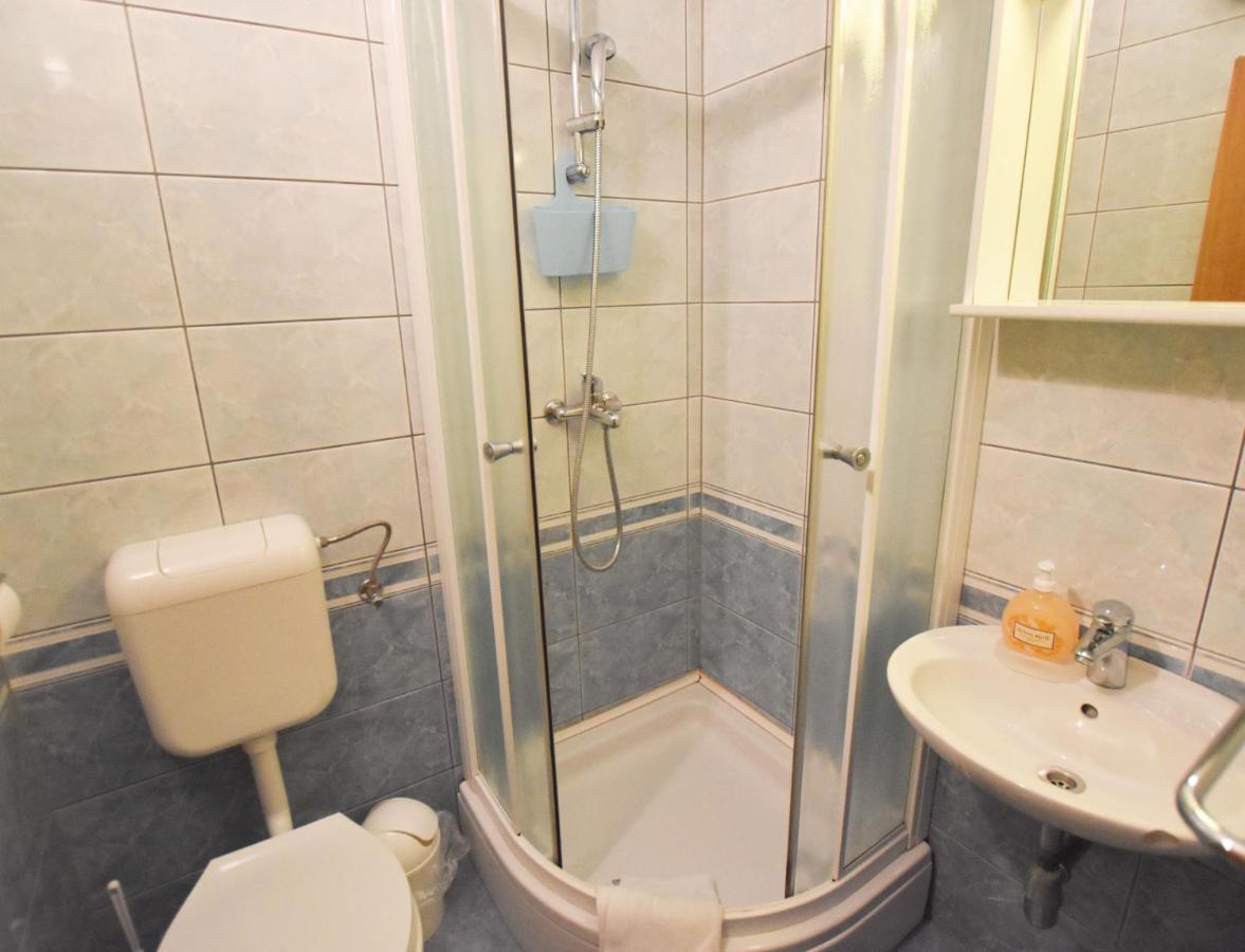 Apartments Karmen Примоштен Экстерьер фото